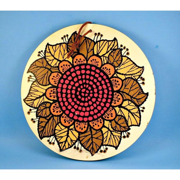 Kitschy Trivet FLOWER POWER 11 inch Wall Hanging MOD Decor Orange Red Wood - Picture 1 of 8
